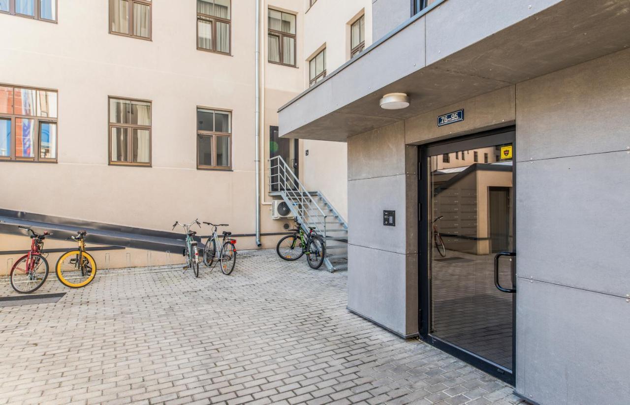 Cozy Modern Studio - Great For Short Trips Riga Exterior photo