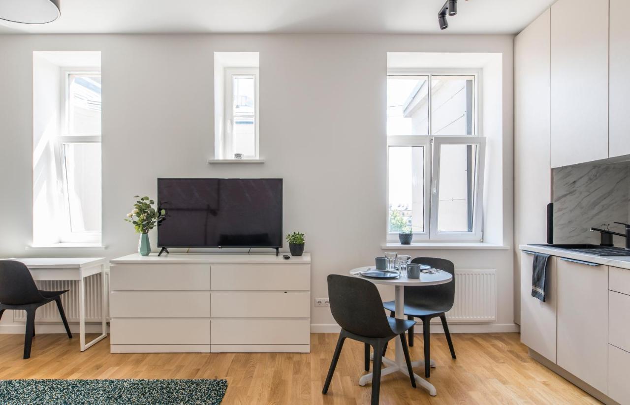 Cozy Modern Studio - Great For Short Trips Riga Exterior photo